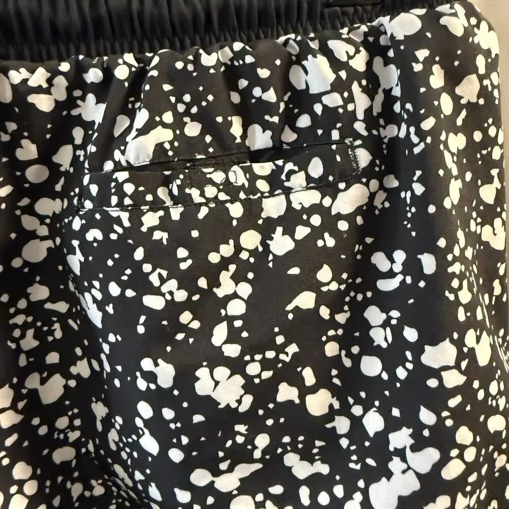 Fabletics black white